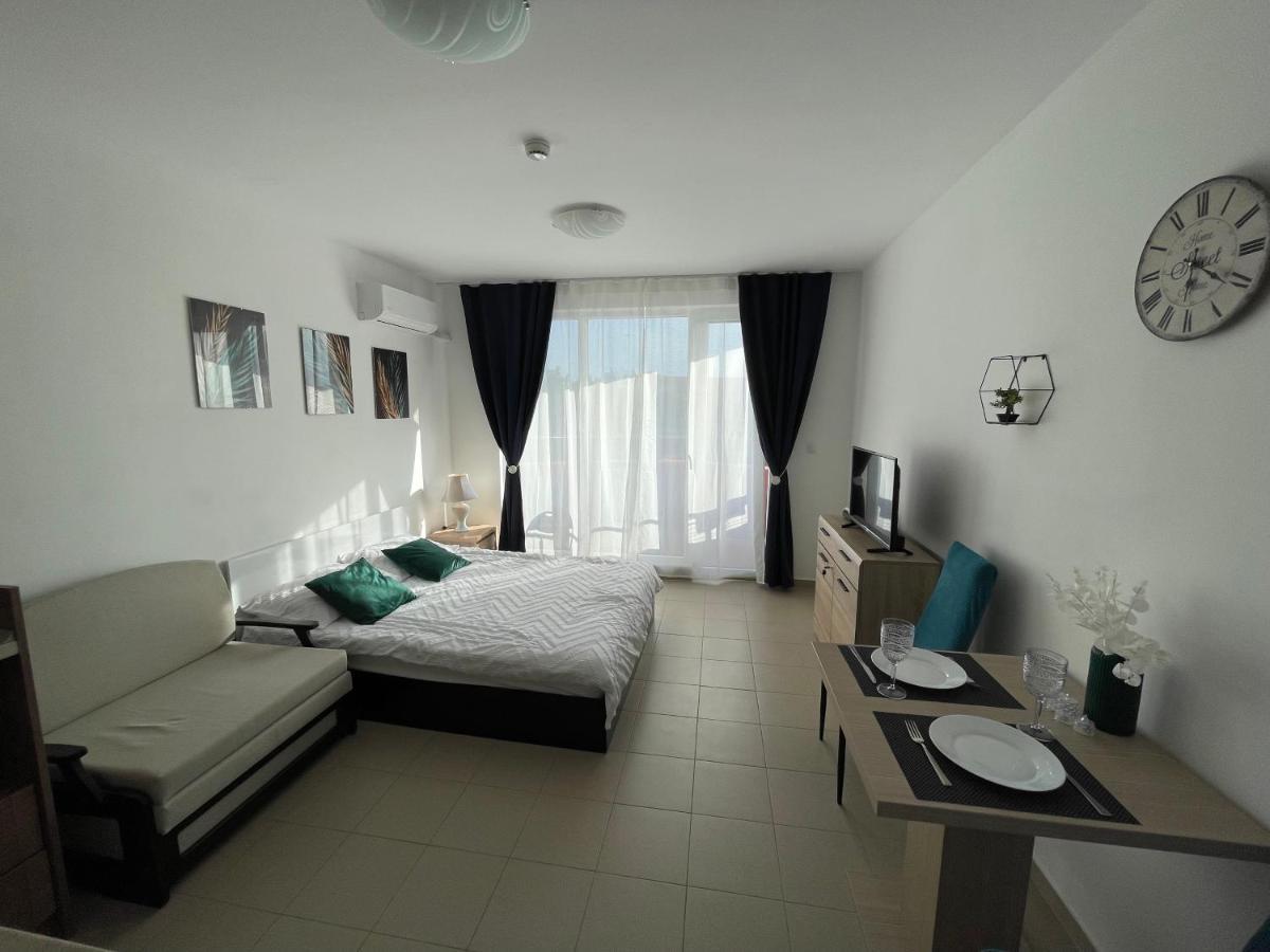 Admiral Plaza Aparthotel Слънчев бряг Екстериор снимка