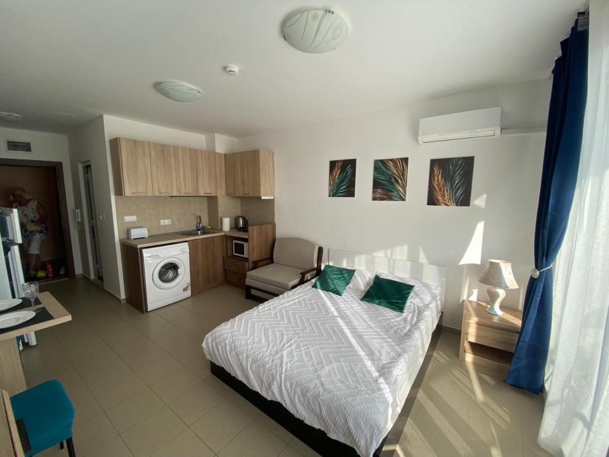 Admiral Plaza Aparthotel Слънчев бряг Екстериор снимка